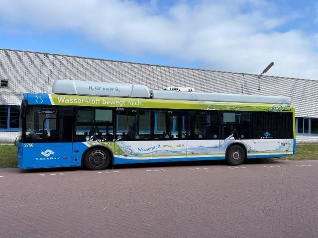 Waterstofbus even terug op het Industriepark Kleefse Waard