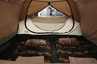 3-services-accommodation-a-tent-inside